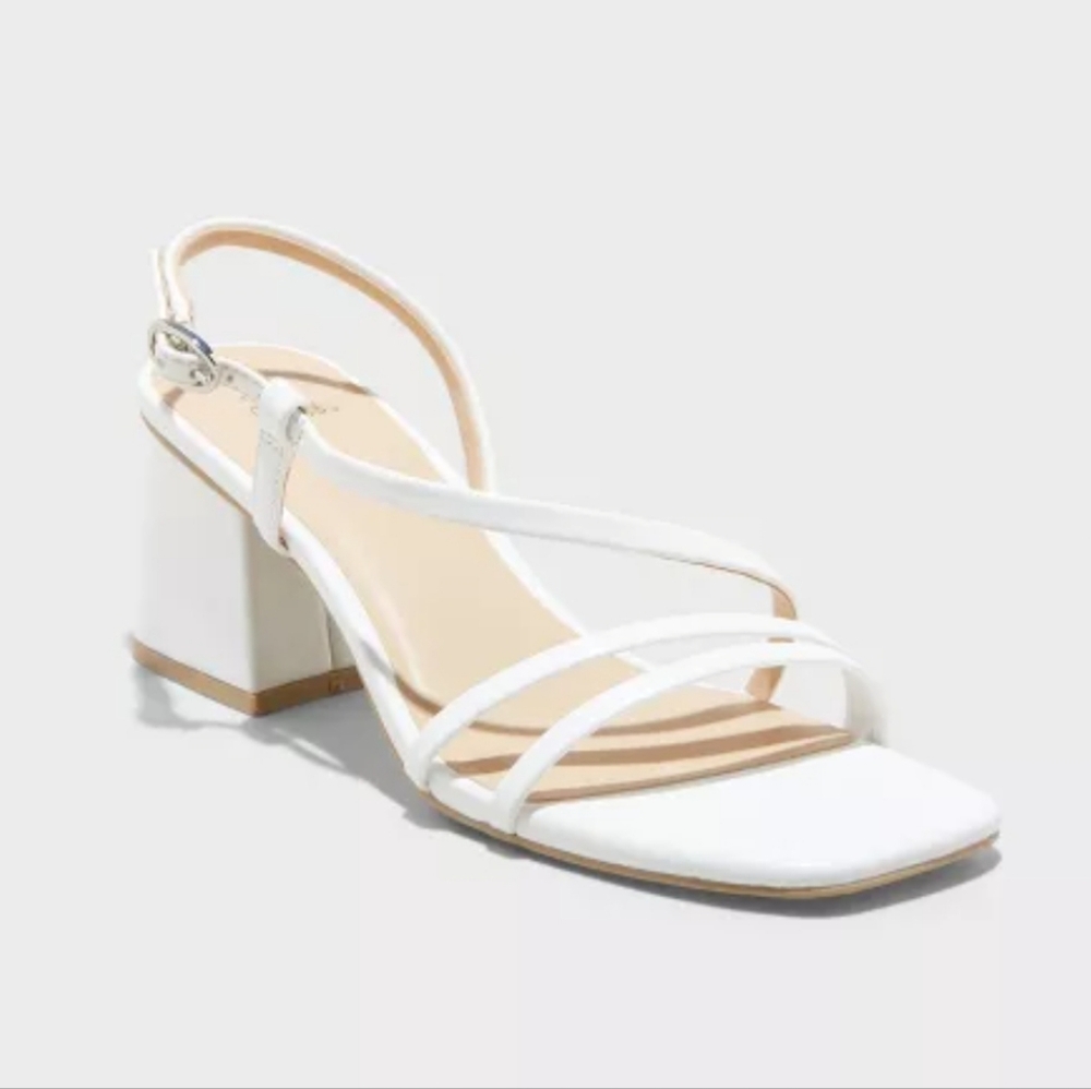 NWT "Wild Fable" white Blaire block heel